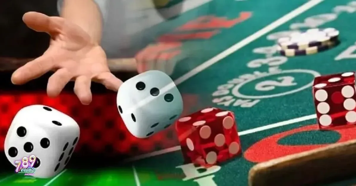 Sự khác biệt giữa Xí Ngầu trực tiếp và online